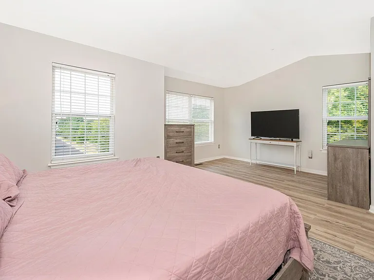5211 Duke Ct — Photo 14