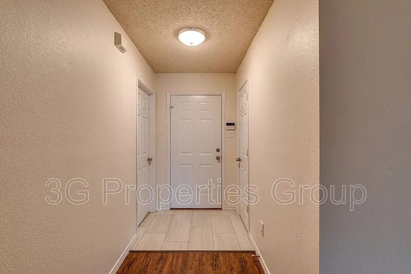 3 bed, 2.0 bath, 1618 sqft, $1,995 — Photo 3