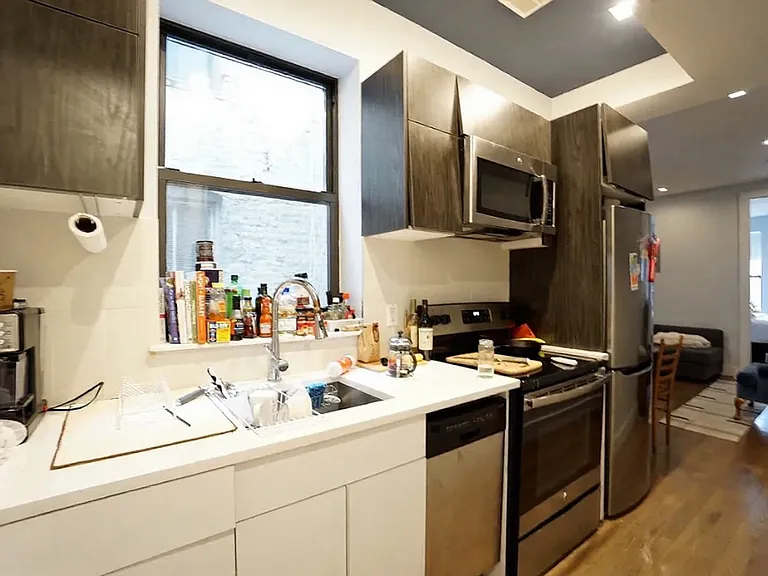 1684 Gates Ave #3L — Photo 3