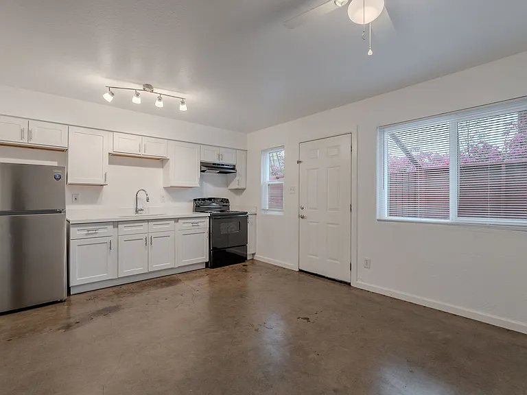 1421 E Roosevelt St #1 — Photo 4