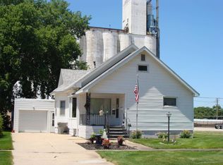 615 H St, Central City, NE 68826