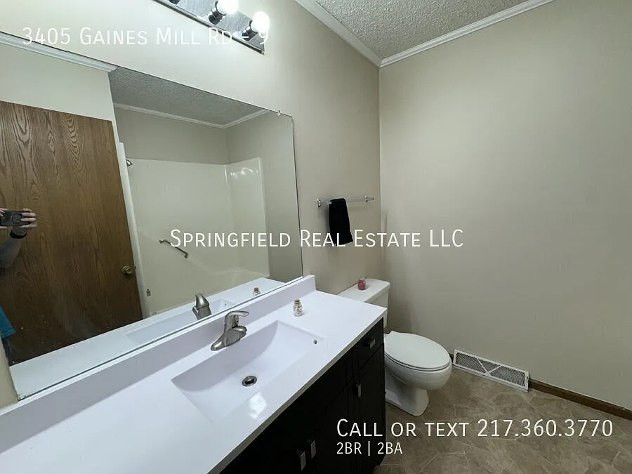 Love Grows Spacious 2-Story Townhome — Photo 4