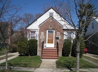 123 Henry St, Valley Stream, NY 11580
