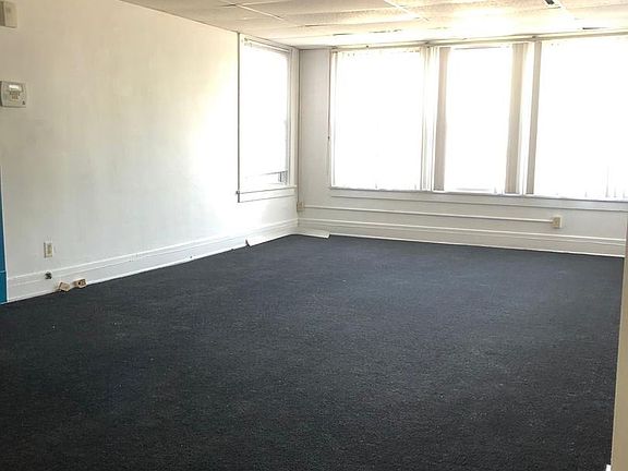 3rd image of 544 Pennsylvania St Floor 1