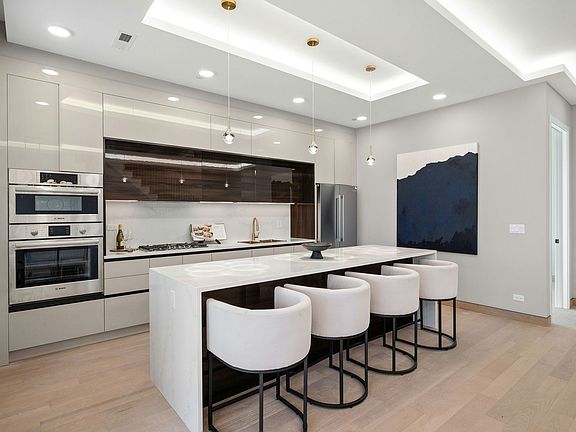 2nd image of 466 N Paulina St #203
