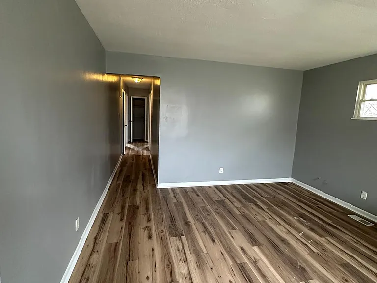 3330 Laurel St — Photo 7
