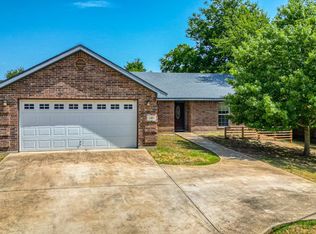 649 N Stewart St, Azle, TX 76020