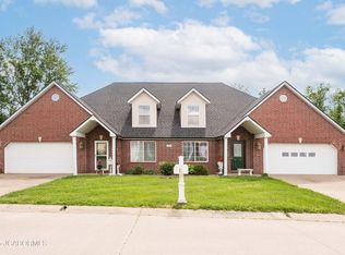 1809 Devonshire Cir, Holts Summit, MO 65043