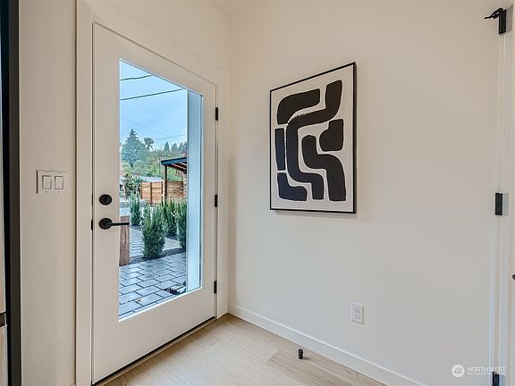 4th image of 10354 Wallingford Avenue N