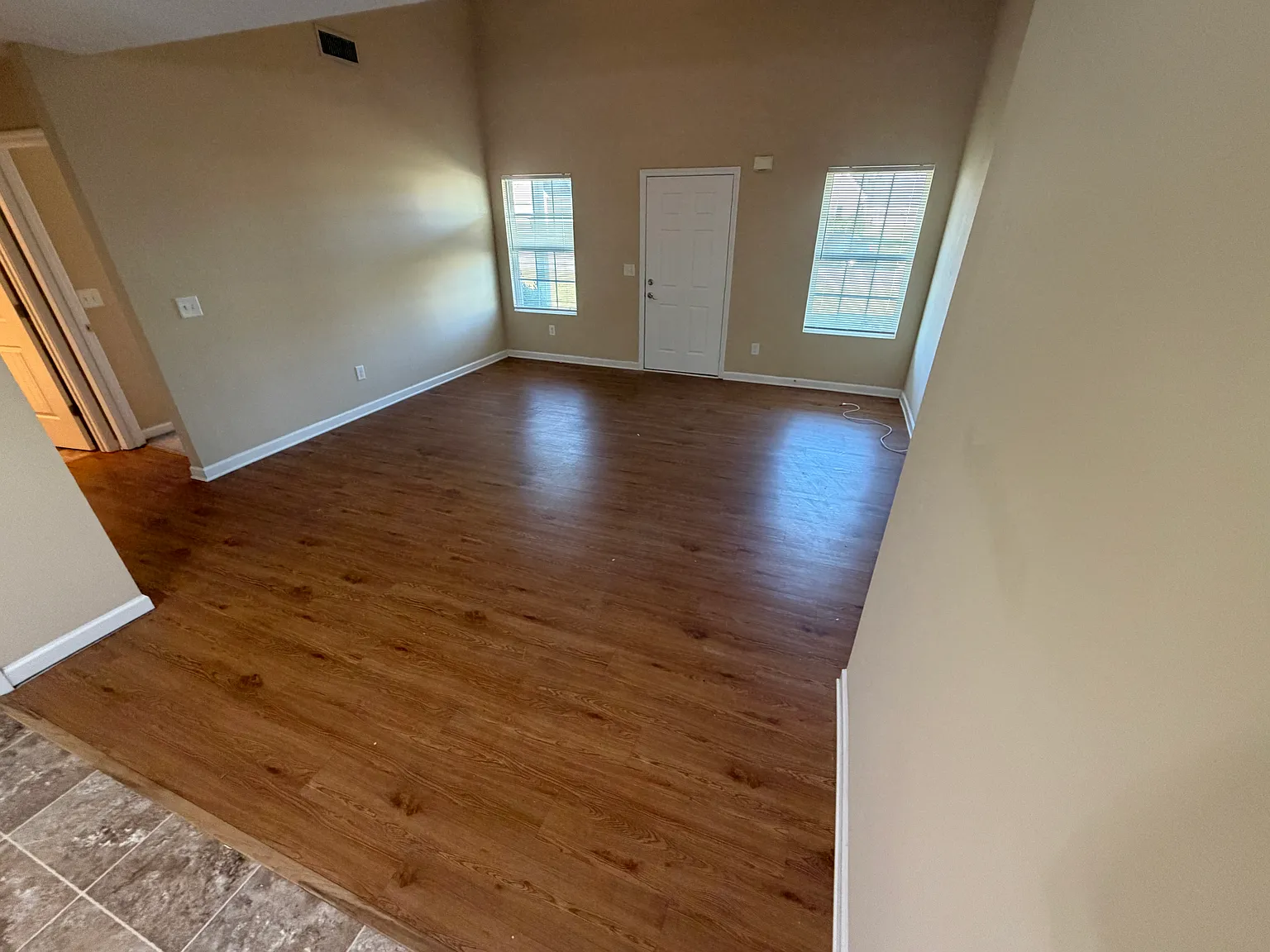 5 bed, 1800 sqft, $2,425 — Photo 3