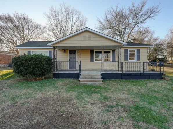 605 11th St, Gaffney, SC 29340