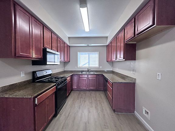 3rd image of 1319-1321 Bell St