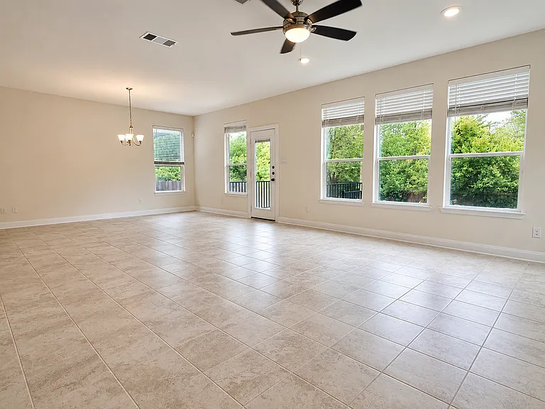 2101 Split Diamond Way — Photo 2