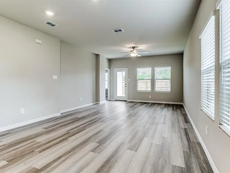 612 McKenna Dr — Photo 13