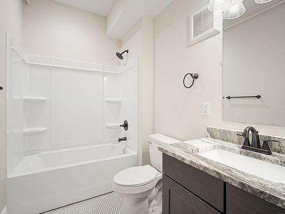 2nd image of 702 20th St #104