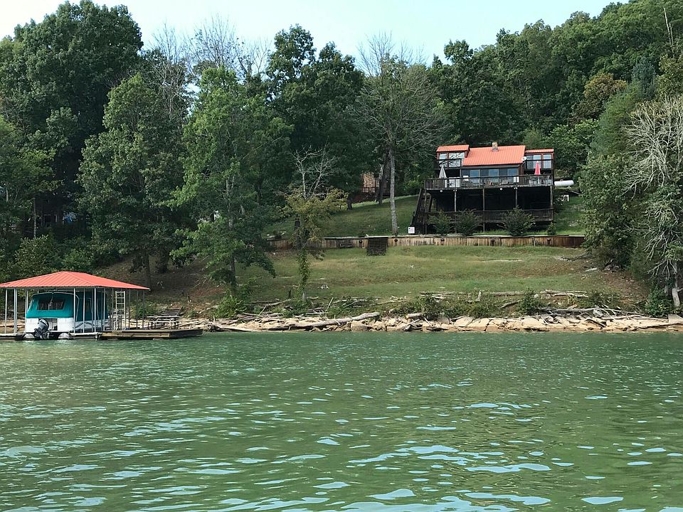 1st image of 166 Oak Ln