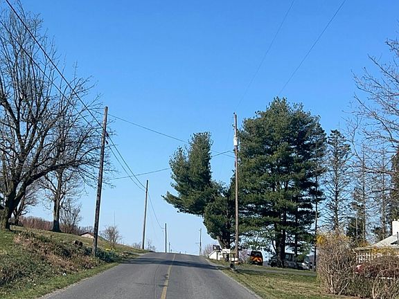 4th image of 678 Pleasant Valley Rd