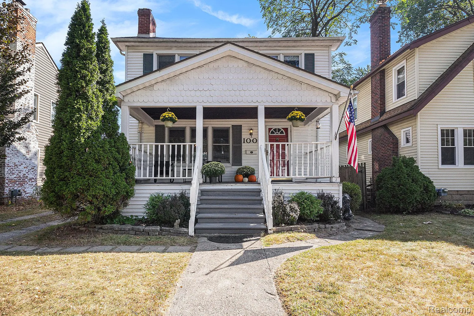 1007 Irving Ave photo 1