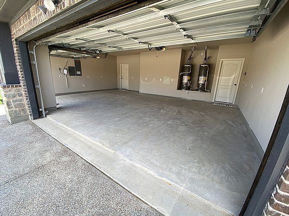 3rd image of 1420 Grace Ln