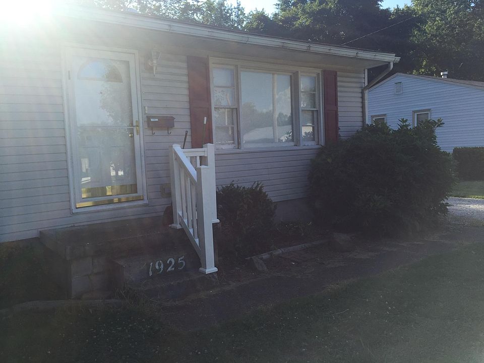1st image of 1925 S Kenmore Dr