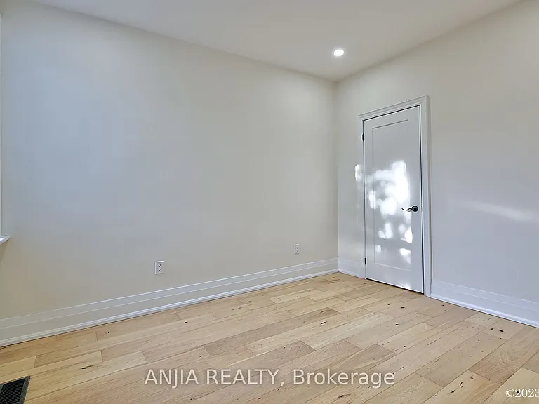 36 Gough Ave #UPPER — Photo 12