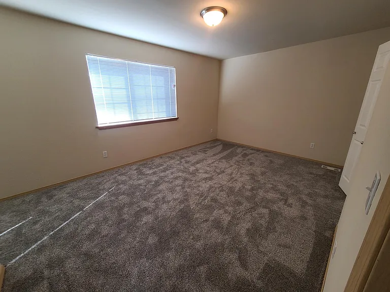 2nd large bedroom.