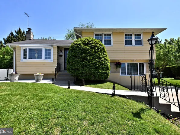 9977 Dungan Rd, Philadelphia, PA 19115