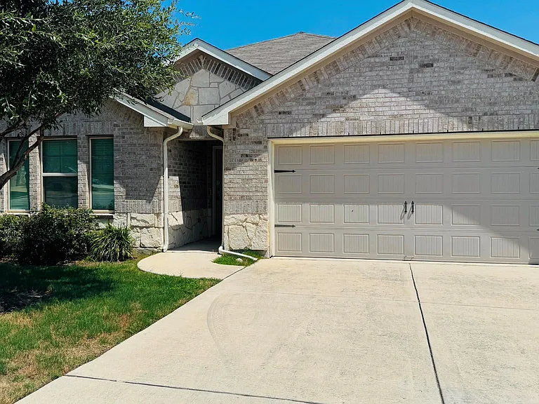 1605 Gerald Ln — Photo 1