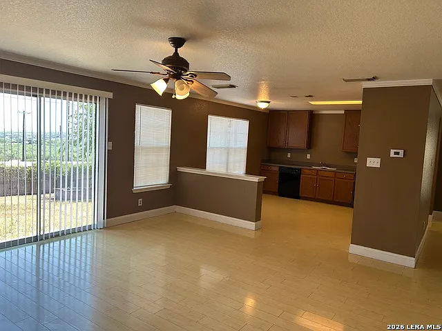 4 bed, 2.5 bath, 2278 sqft, $1,800 — Photo 4