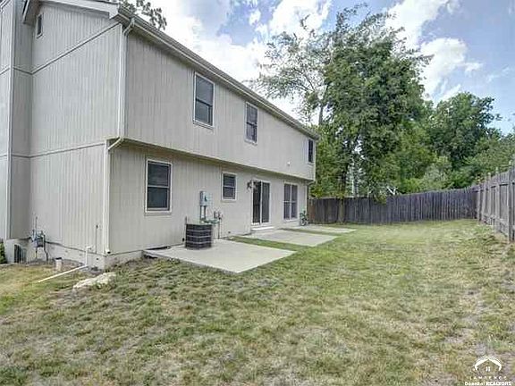 1424  Monterey Hill Dr Lawrence, KS listing photo #2
