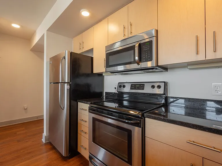 30 Franklin Apartments — Photo 16