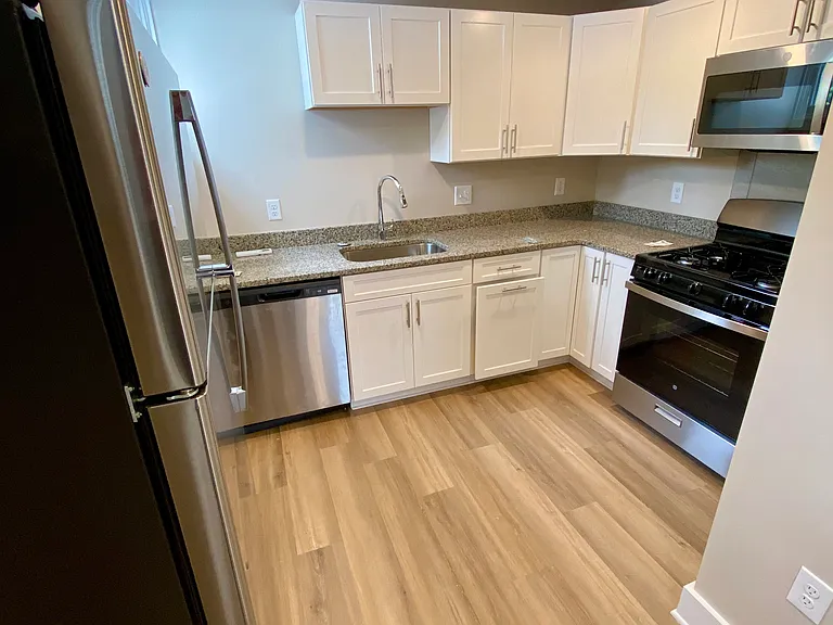 10 Campbell St #B — Photo 2