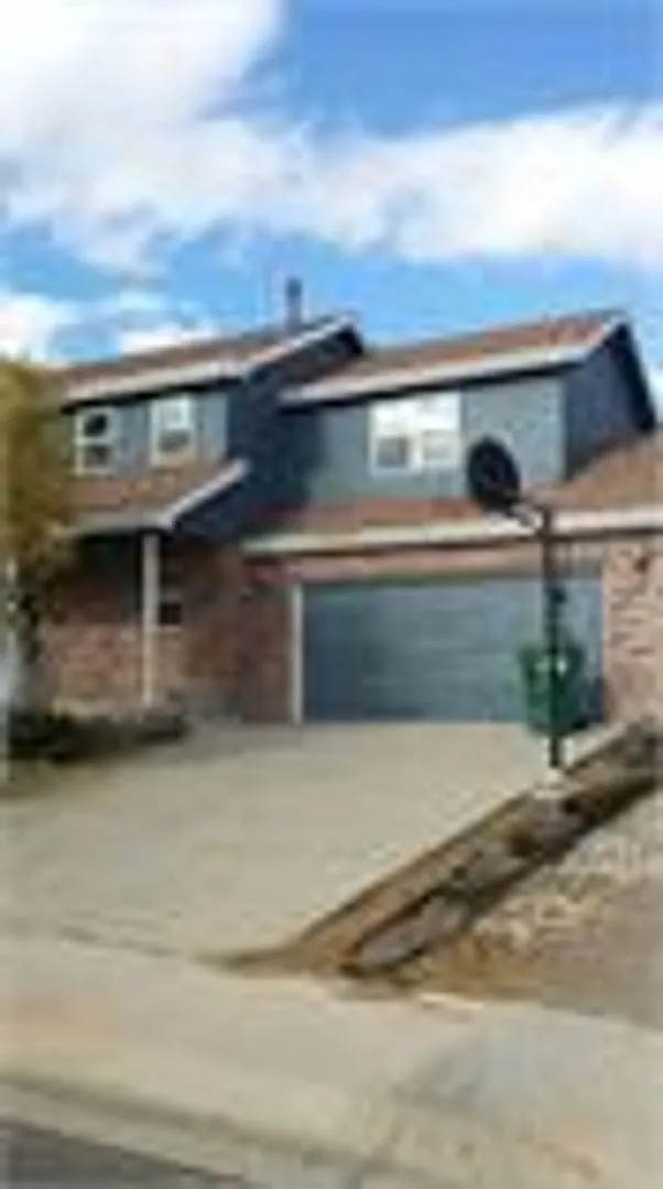 Great Johnstown 2- Story Home! — Photo 1