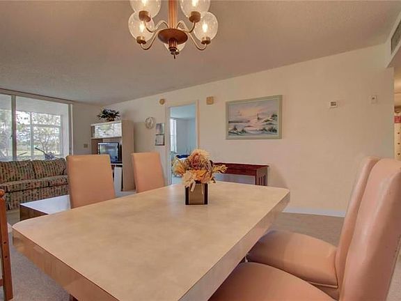 4th image of 4550 NE 18th Ave APT 104