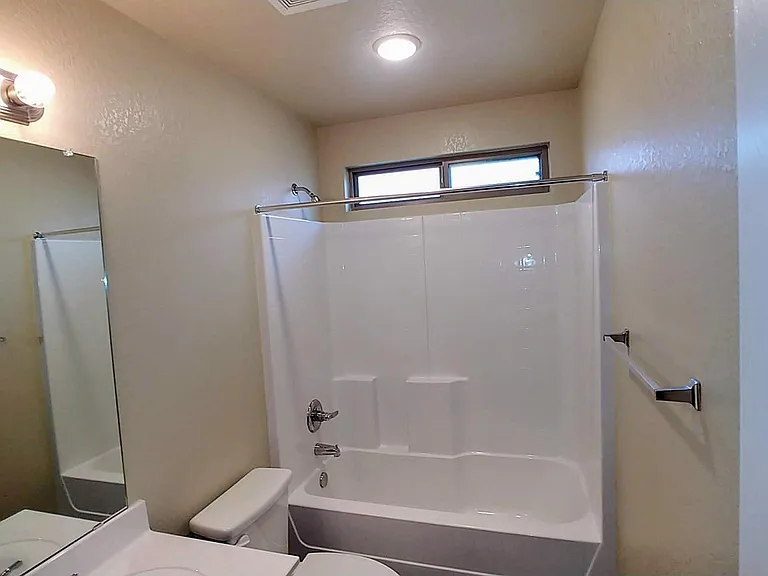 1105 Wethersfield Ln — Photo 16