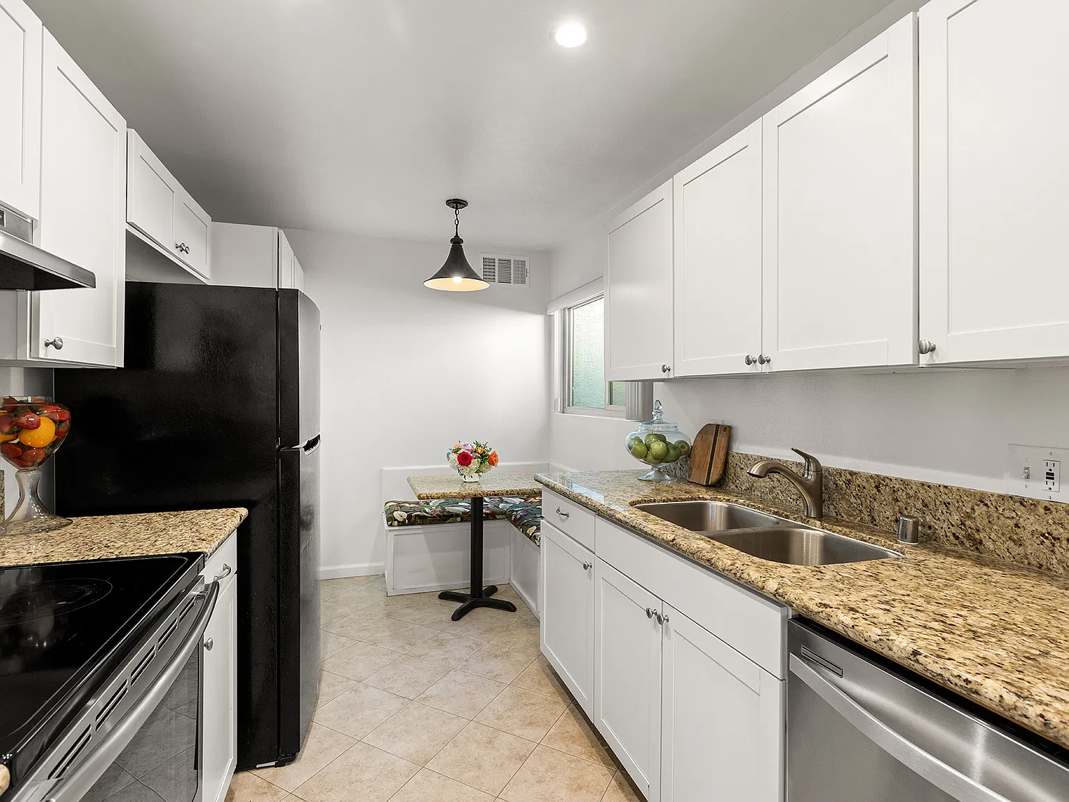 3 bed, 1290 sqft, $4,275 — Photo 4