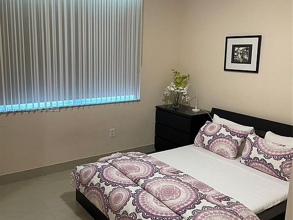 3rd image of 2000 N Bayshore Dr APT 201