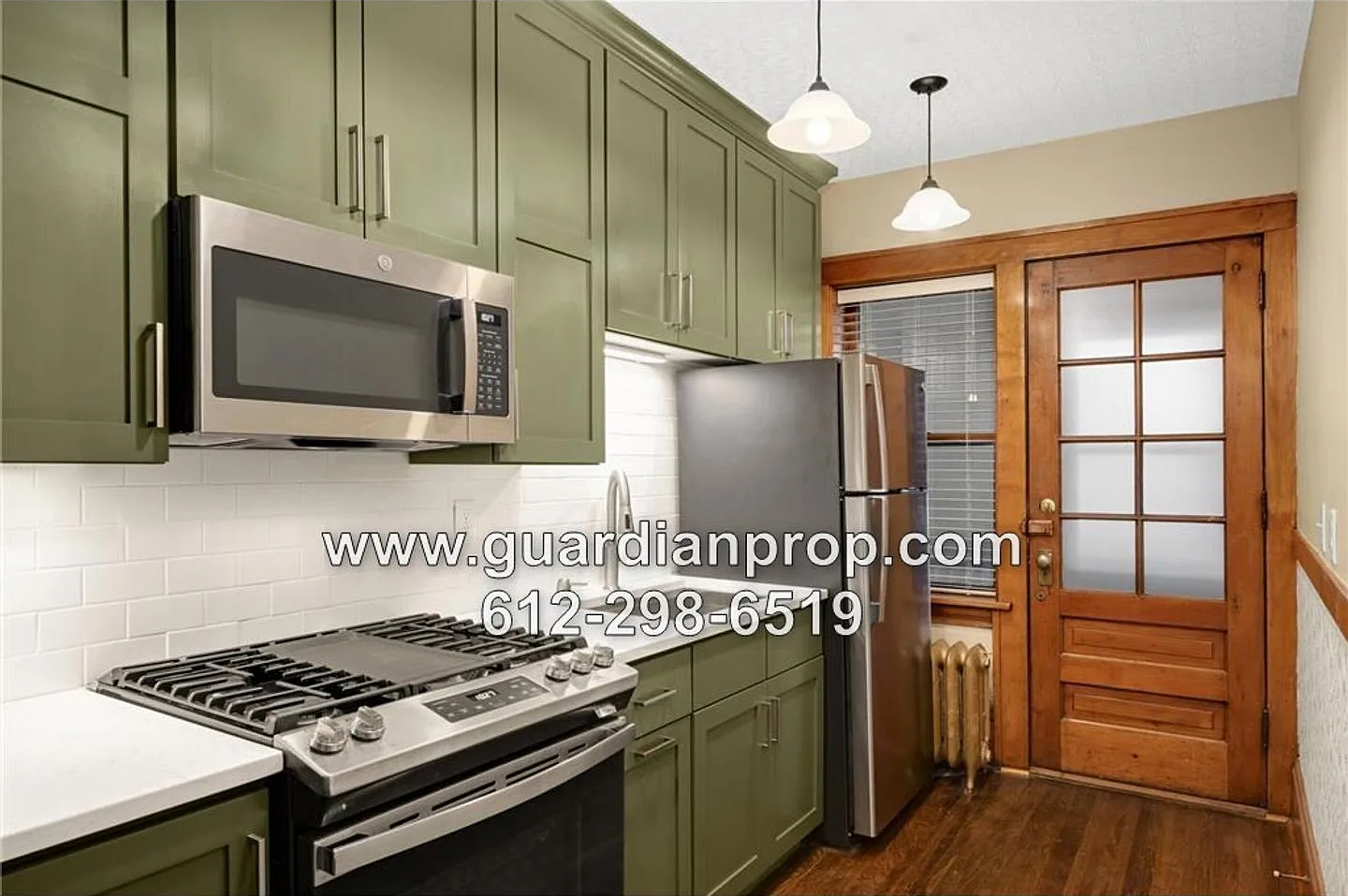 Top Floor Condo in 4Plex, Updated Kitchen & Bath, Full Dining Room, Sunroom, Parking — Photo 1