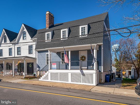 3rd image of 227 N Commerce St
