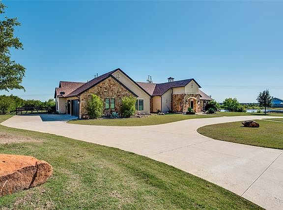 3rd image of 105 Quiet Hill Cres