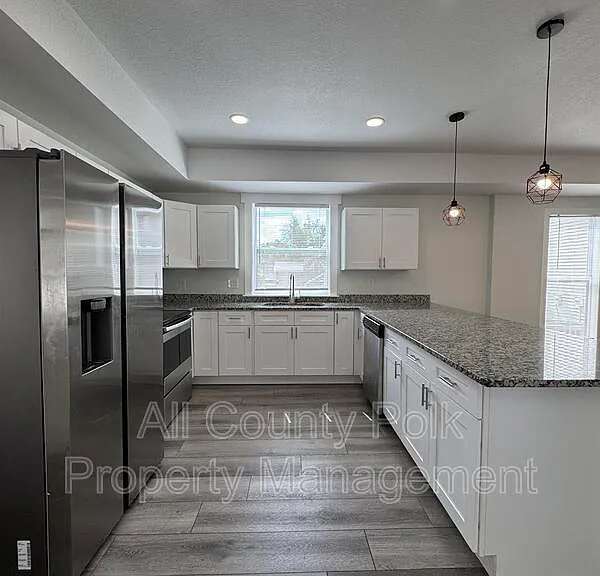 1044 W Lime St — Photo 5