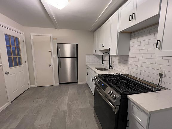 5th image of 4121 Summerville Way #1