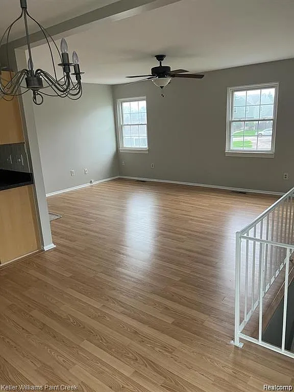 2 bed, 1.0 bath, 1000 sqft, $1,600 — Photo 2