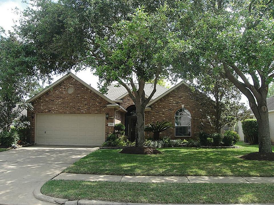 2511 Crystal Lake, 1 story in a cul-de-sac and on the lake.
