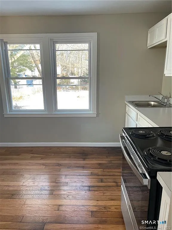 2 bed, 1.0 bath, 1818 sqft, $1,950 — Photo 2