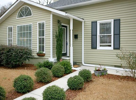Close up view of the landscaped and low maintenance yard.