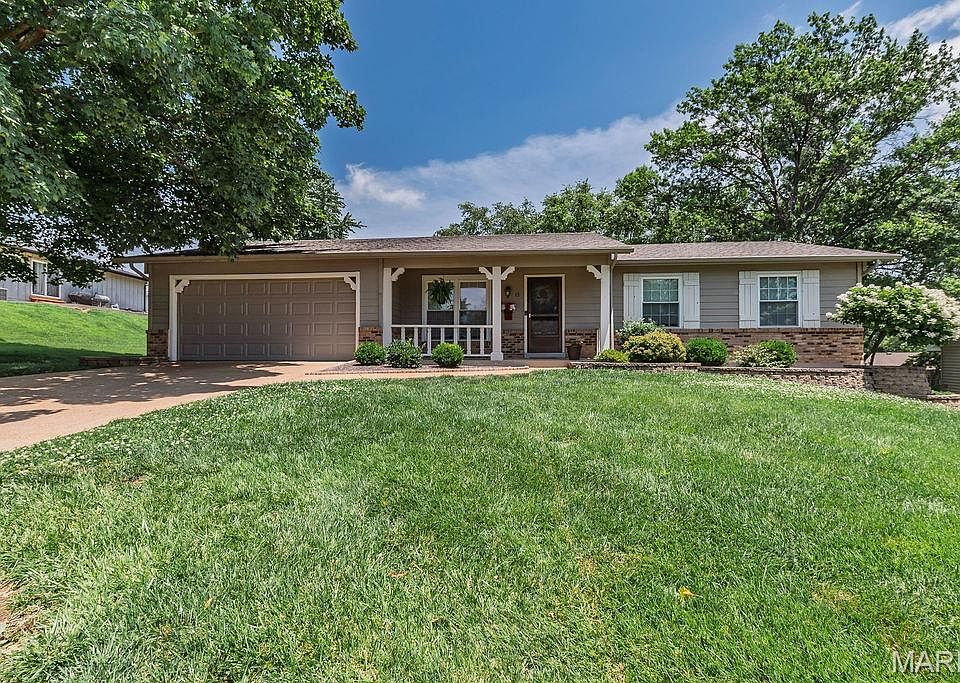 1st image of 13 Suncrest Dr