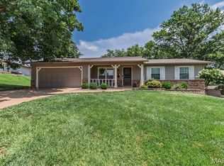13 Suncrest Dr, Saint Peters, MO 63376