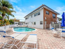 3220 NE 10th St, Pompano Beach, FL