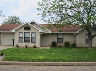 624 S Creek St, Fredericksburg, TX 78624
